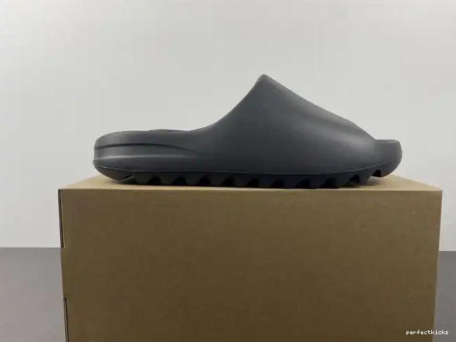 HQ6448 Yeezy Adidas Slide Onyx 0521